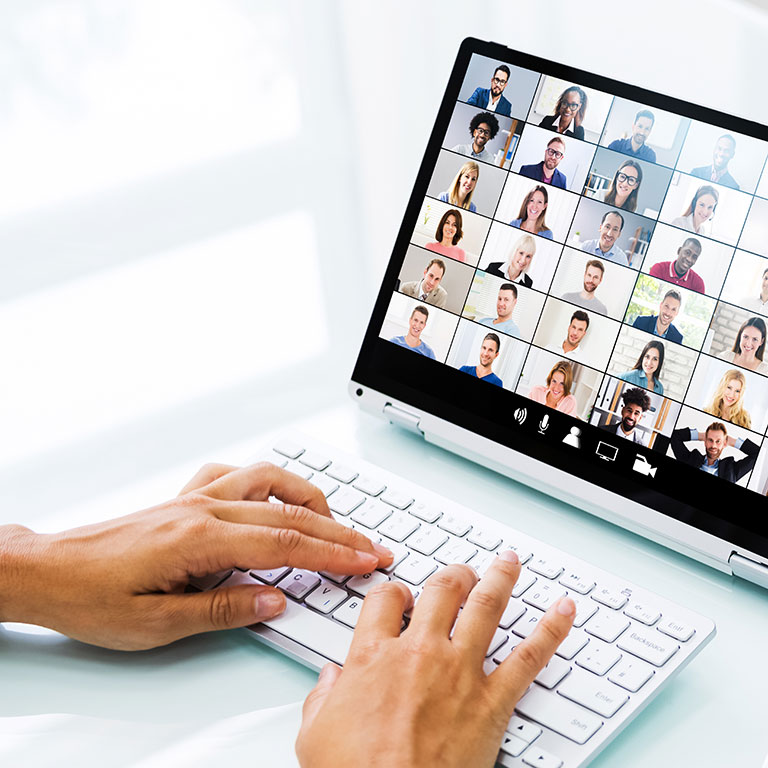 Sistemas informático, portatil con videoconferencia para empresas